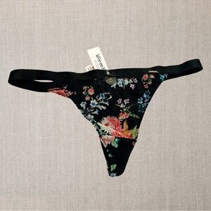 La Vie En Rose NWT Floral Black Thong